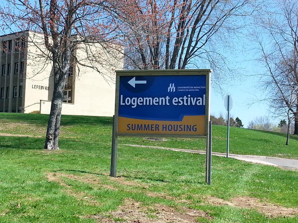 Universite De Moncton Exteriör bild